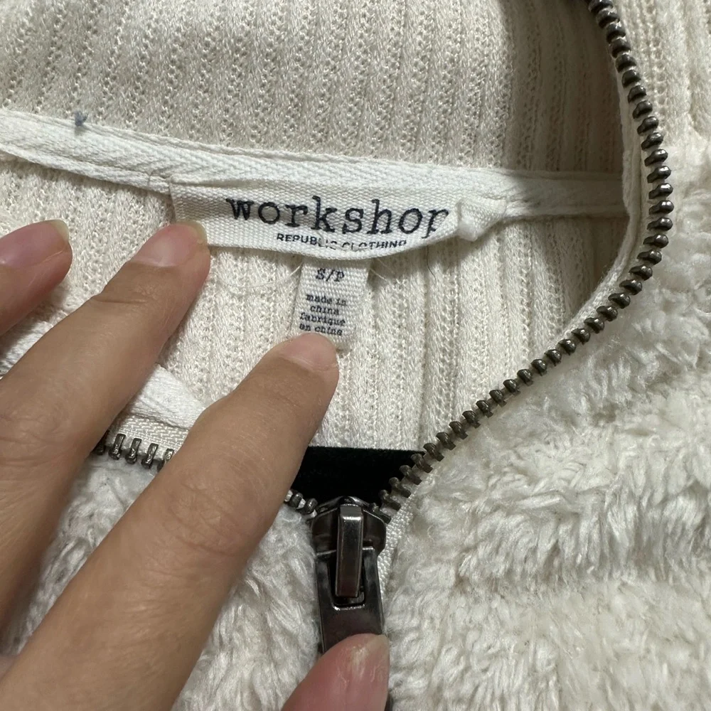 Vintage Y2K Workshop Republic Clothing Cream Turtleneck Sweater - Picture 8 of 9